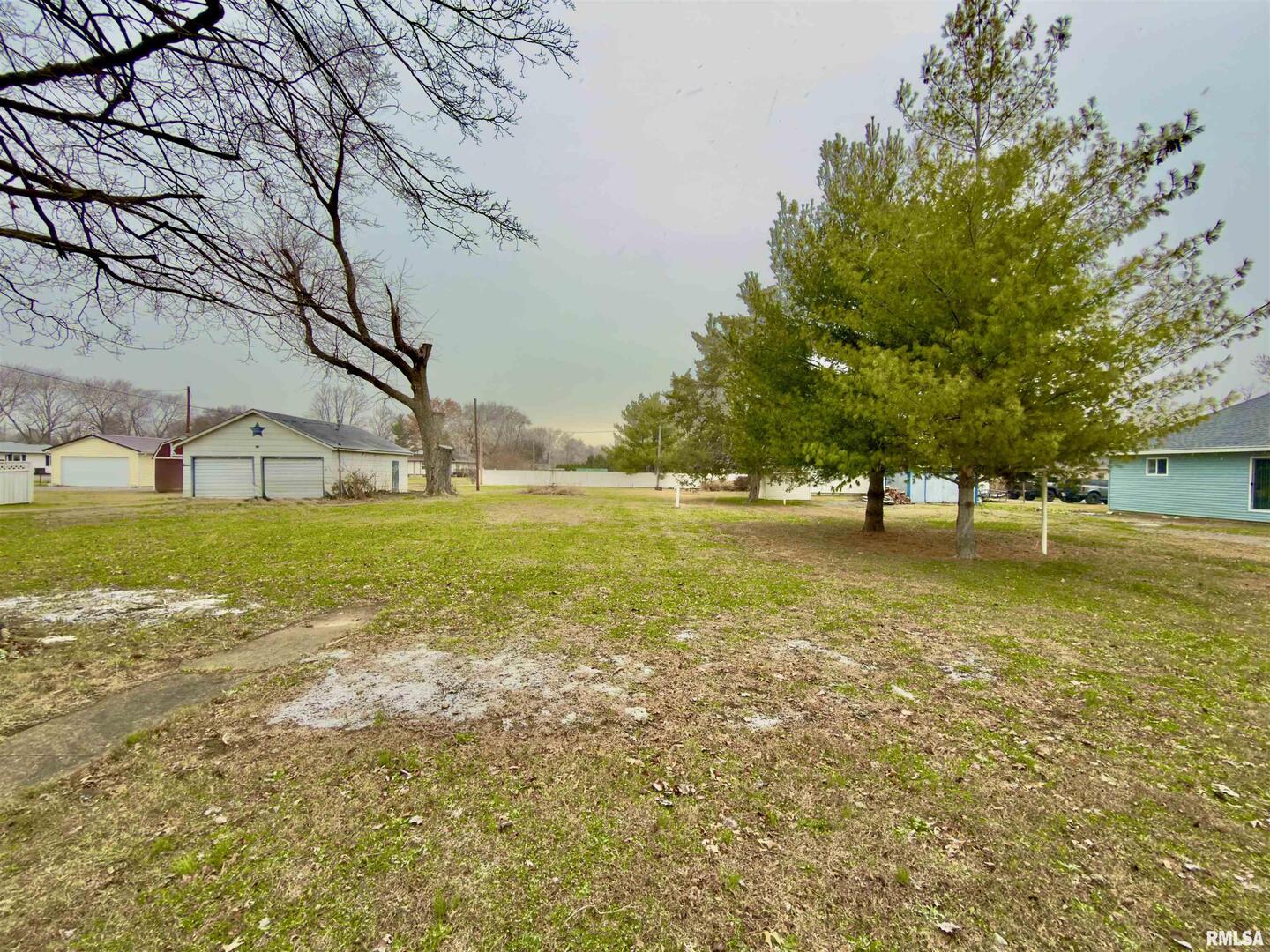 901 East 3rd Street Flora, IL 62839 - Photo 2 of 8 a view of a swimming pool with an outdoor space