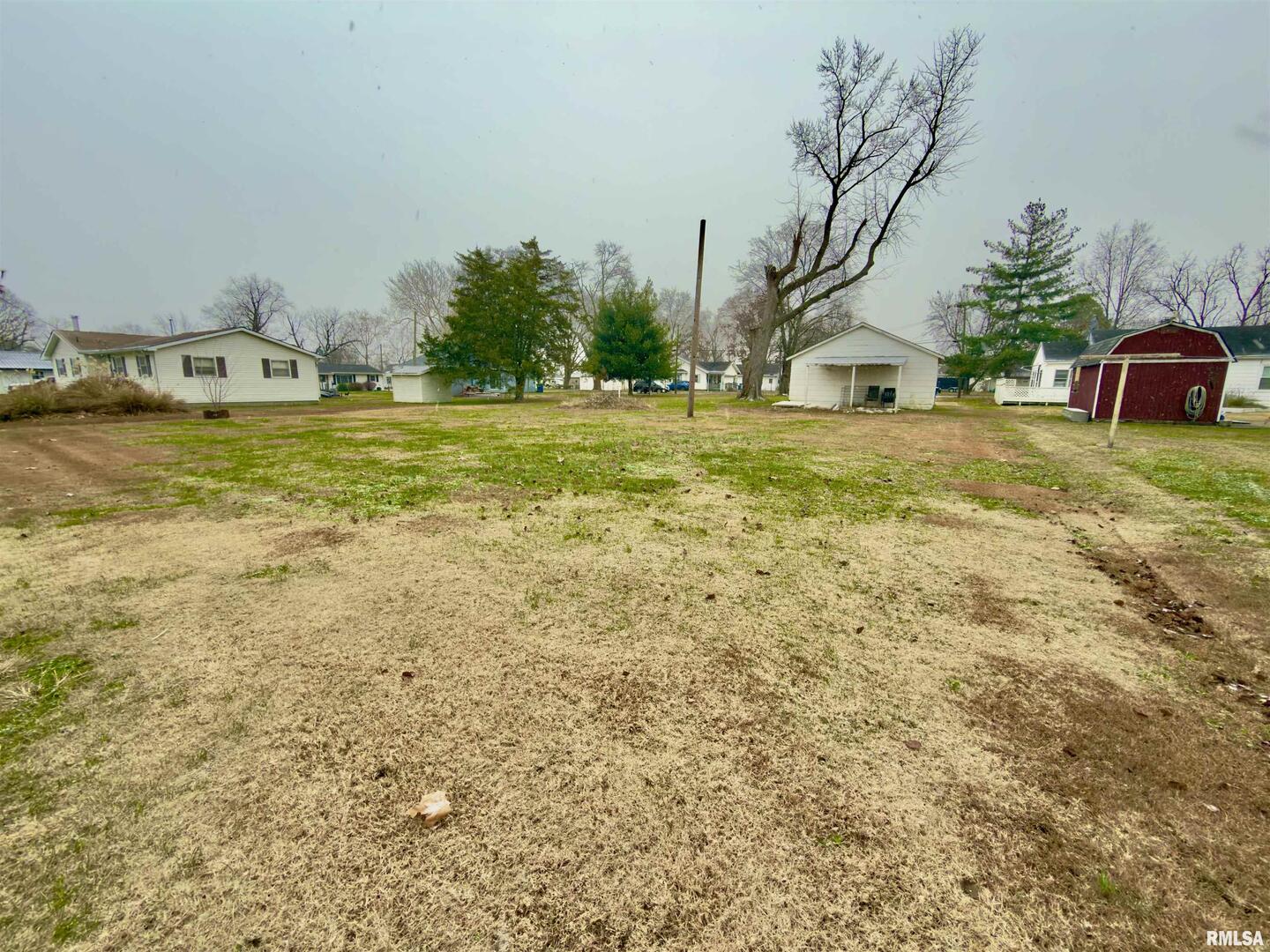 901 East 3rd Street Flora, IL 62839 - Photo 5 of 8 a view of a swimming pool with an outdoor space