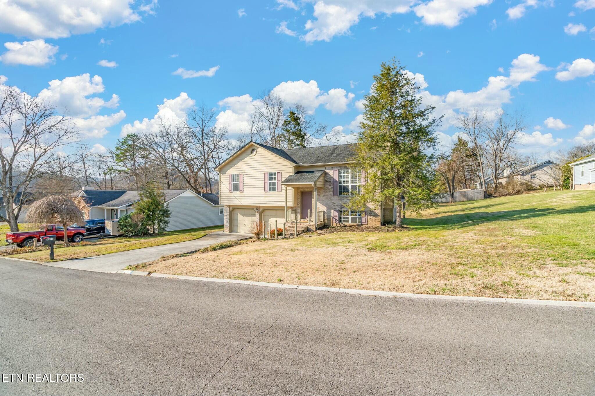 7809 Signal Station Road Knoxville, TN 37920 - Photo 3 of 39 Front