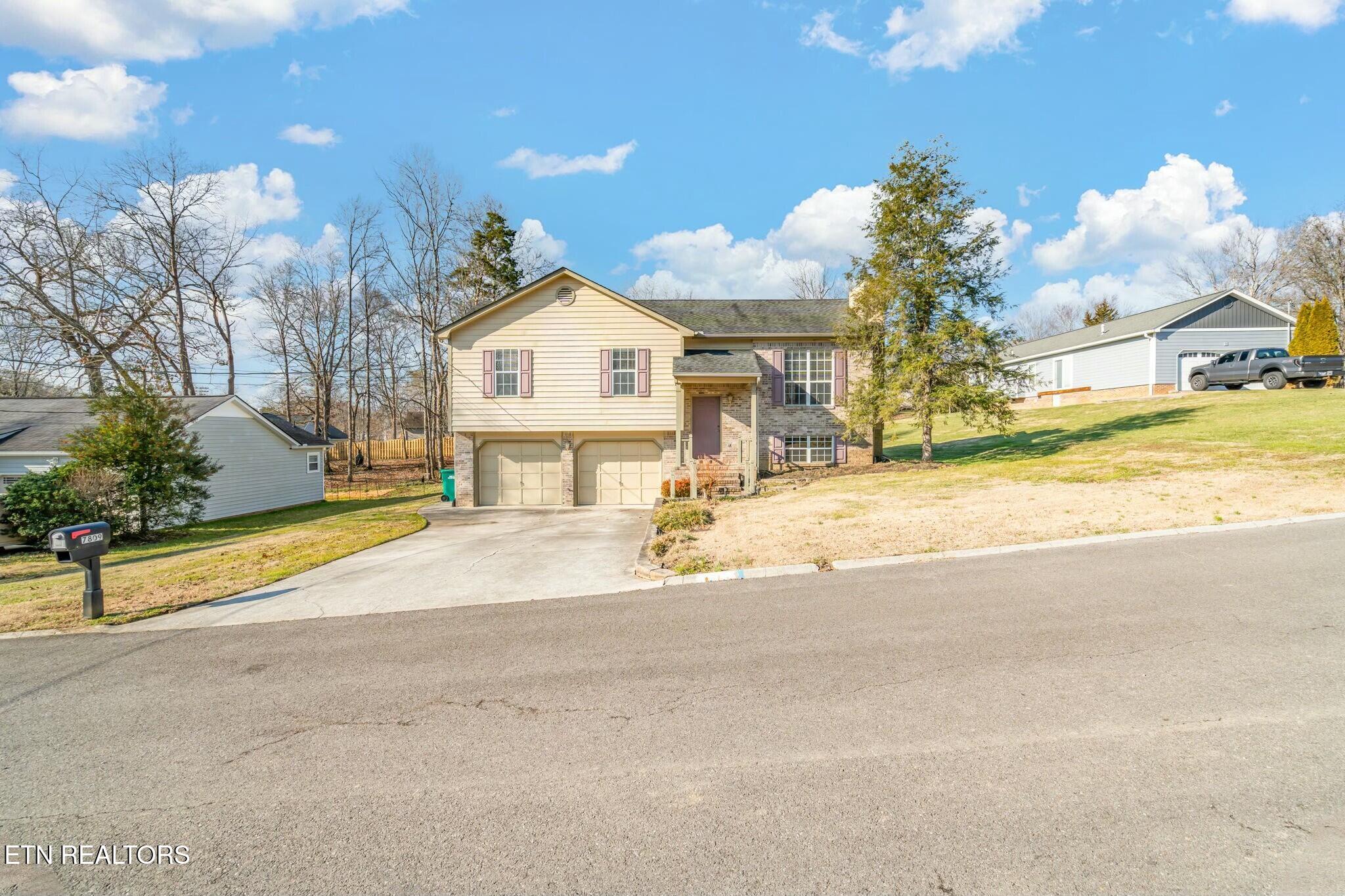 7809 Signal Station Road Knoxville, TN 37920 - Photo 4 of 39 Front