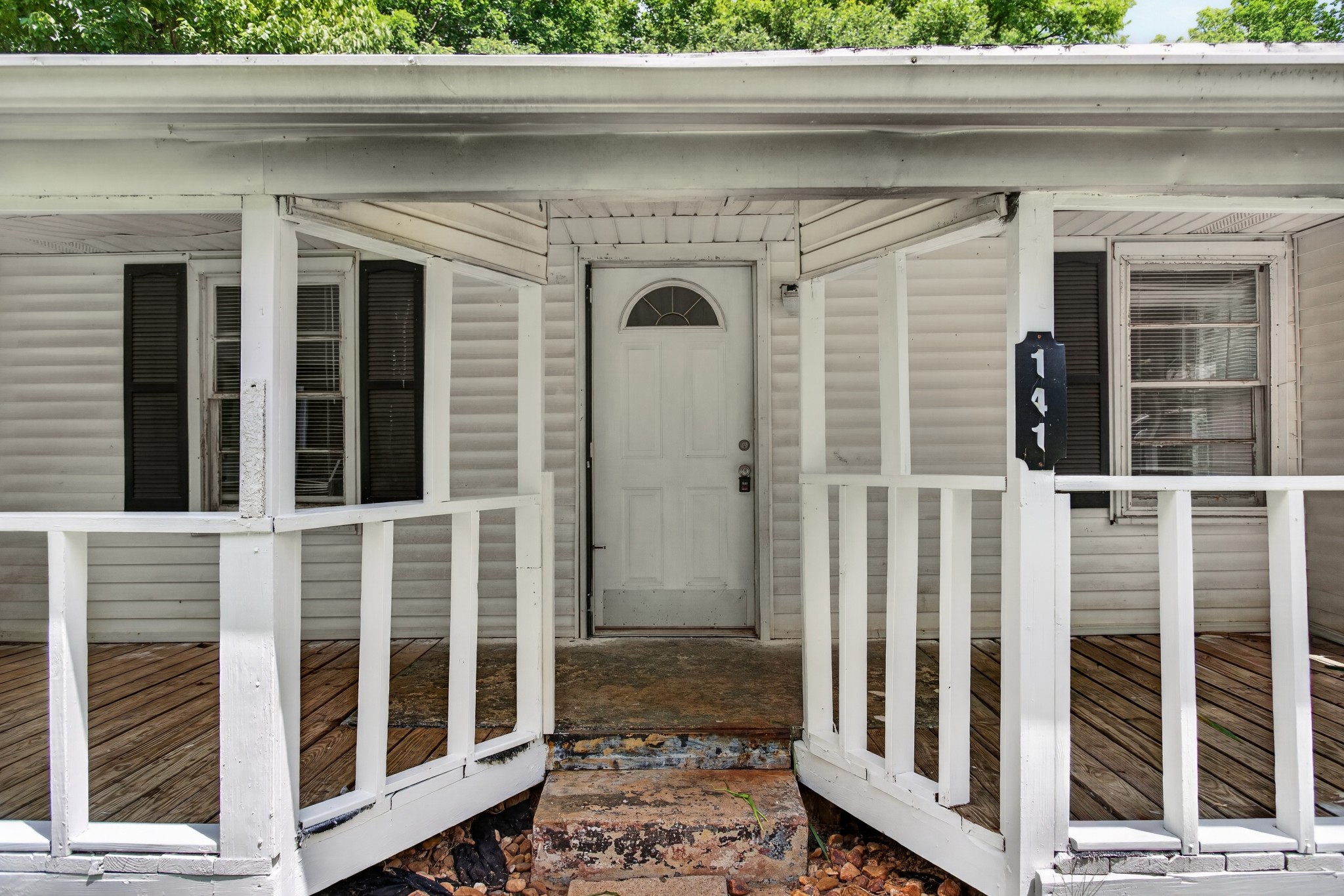 141 West Rossview Road Clarksville, TN 37040 - Photo 4 of 27 Gallery Image 4