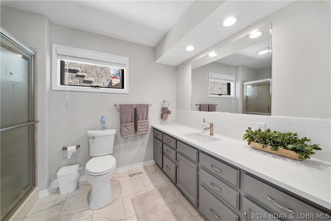 498 Wilmore Road Lake Ozark, MO 65049 - Photo 6 of 57 Stunning full bathroom for guests on main level