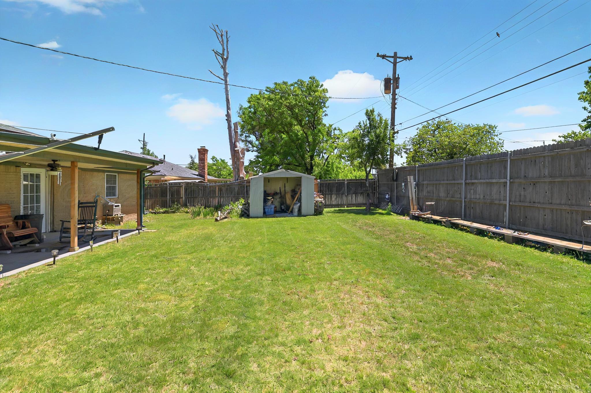 6005 Gainsborough Road Amarillo, TX 79106 - Photo 16 of 19 a house view with a outdoor space