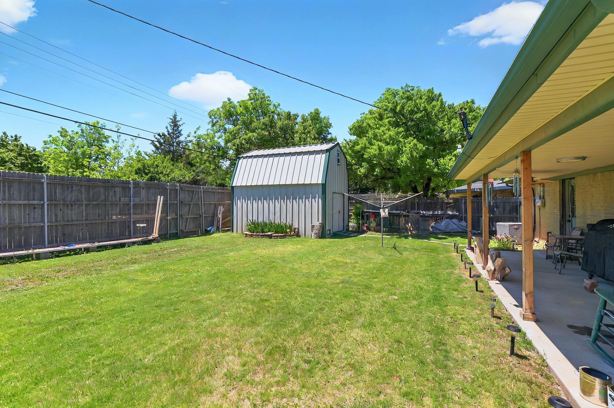 6005 Gainsborough Road Amarillo, TX 79106 - Photo 17 of 19 a view of a backyard with a garden