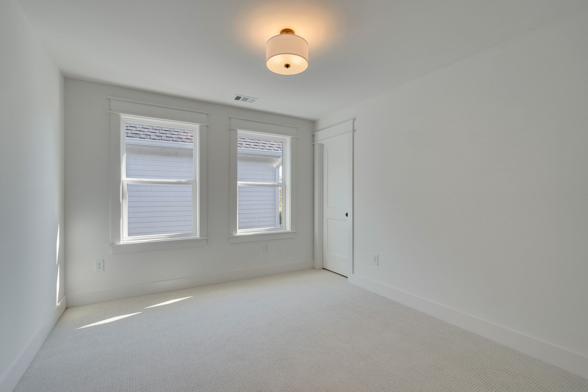 411 High Street Nashville, TN 37211 - Photo 27 of 32 an empty room with windows and closet