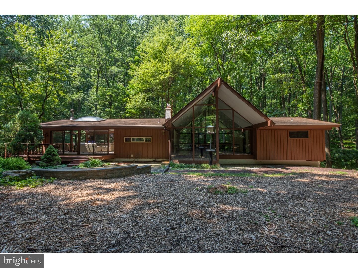 597 Upper Weadley Road Wayne, PA 19087 - Photo 2 of 25