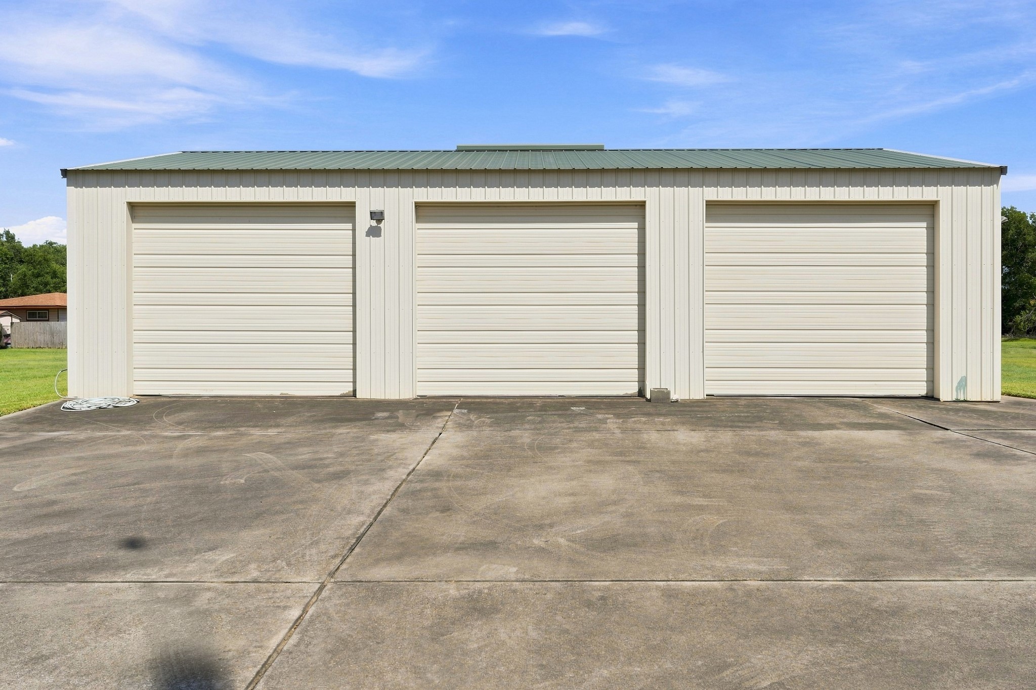 2904 Red Bluff Road Seabrook, TX 77586 - Photo 39 of 47 Separate building for more storage and driveways.