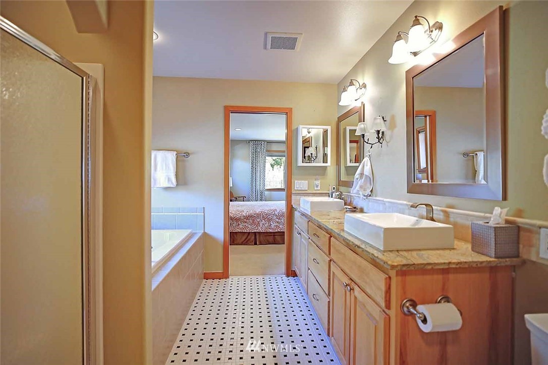 585 South Camano Ridge Road Camano Island, WA 98282 - Photo 14 of 25 Gallery Image 14