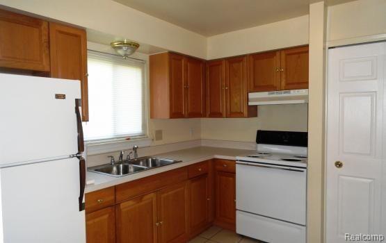 207 Summit Ridge Drive, Unit A White Lake, MI 48386 - Photo 2 of 9