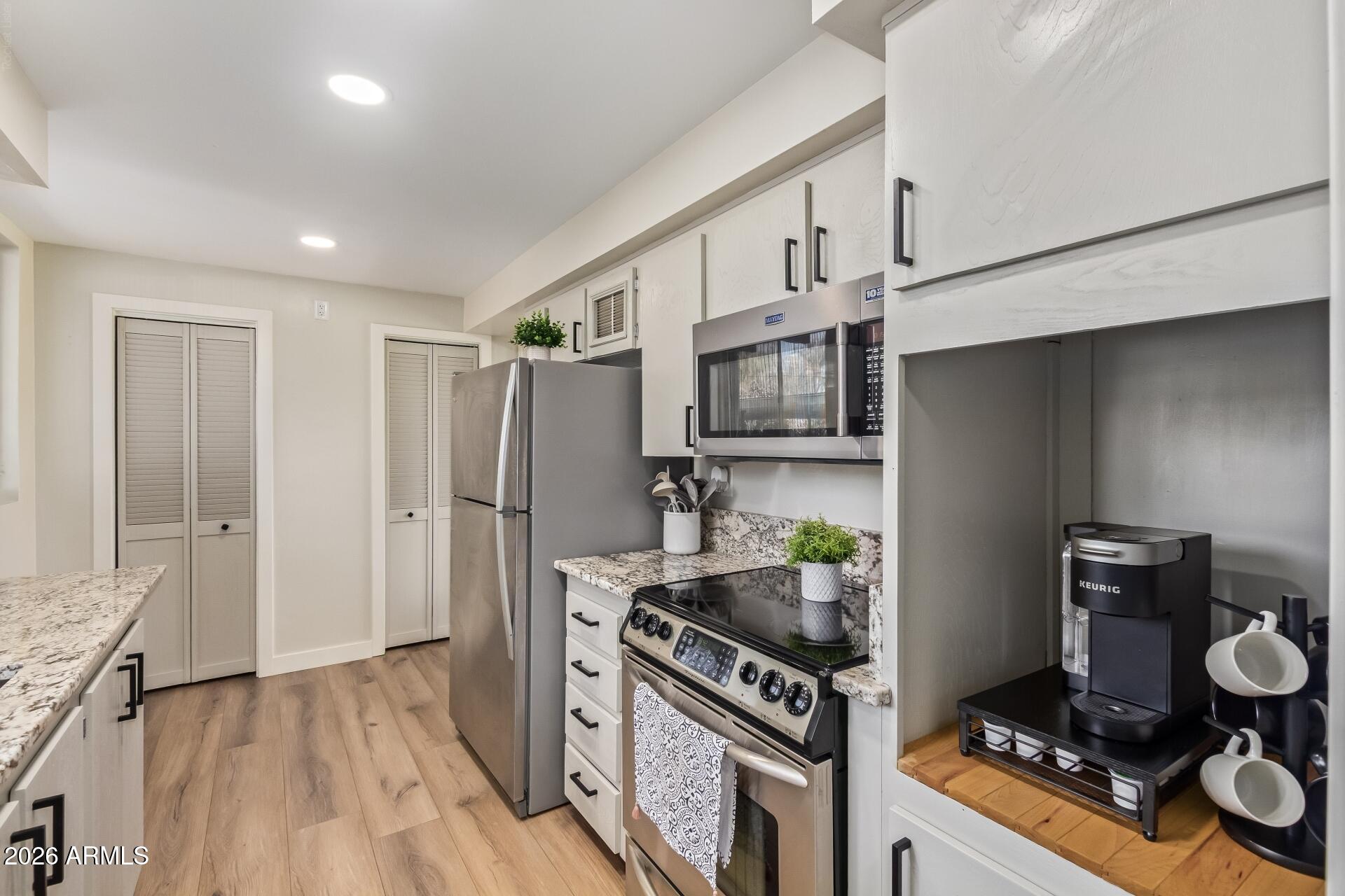 3242 East Camelback Road, Unit 106 Phoenix, AZ 85018 - Photo 5 of 17 Kitchen from the front door