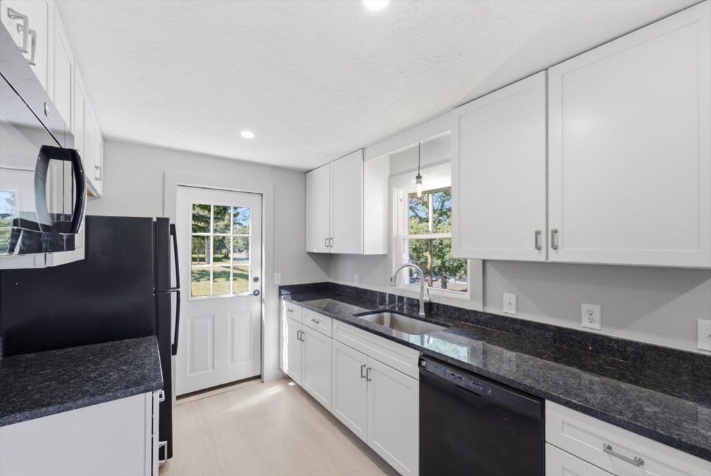 71 Beech Street Palmer, MA 01069 - Photo 10 of 38