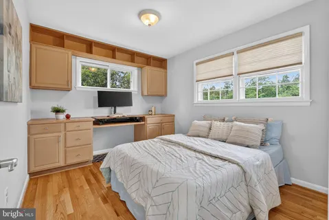 $1,250,000 | 915 North Overlook Drive, Alexandria, VA 22305