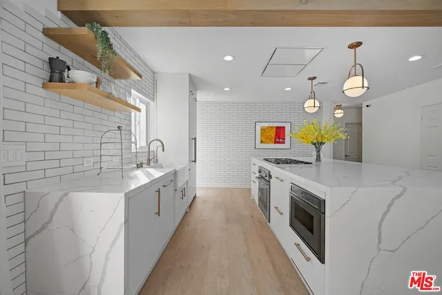 $1,995,000 | 1155 South Rimpau Boulevard, Los Angeles, CA 90019