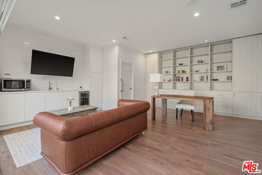 1155 South Rimpau Boulevard Los Angeles, CA 90019 - Photo 28 of 45