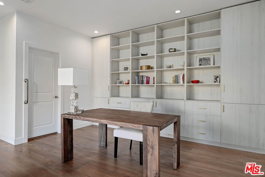 1155 South Rimpau Boulevard Los Angeles, CA 90019 - Photo 29 of 45