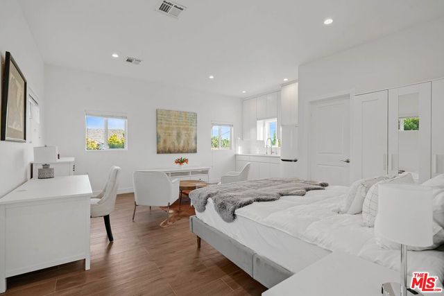 $1,995,000 | 1155 South Rimpau Boulevard, Los Angeles, CA 90019