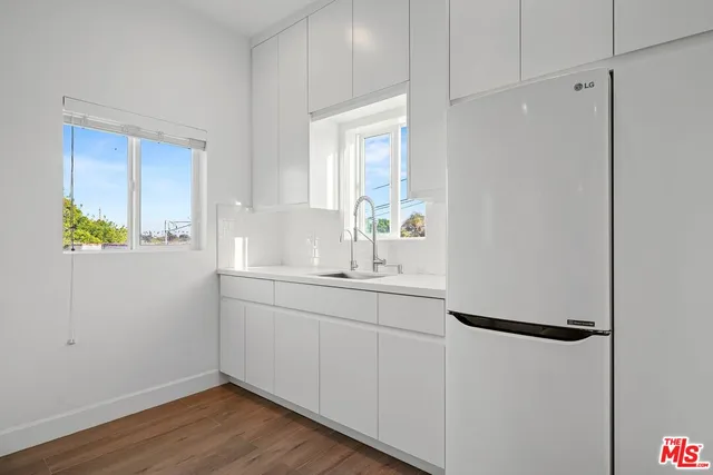 $1,995,000 | 1155 South Rimpau Boulevard, Los Angeles, CA 90019