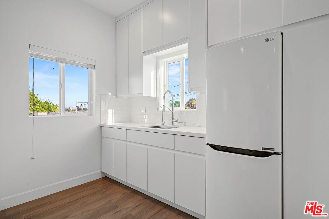 1155 South Rimpau Boulevard Los Angeles, CA 90019 - Photo 35 of 45