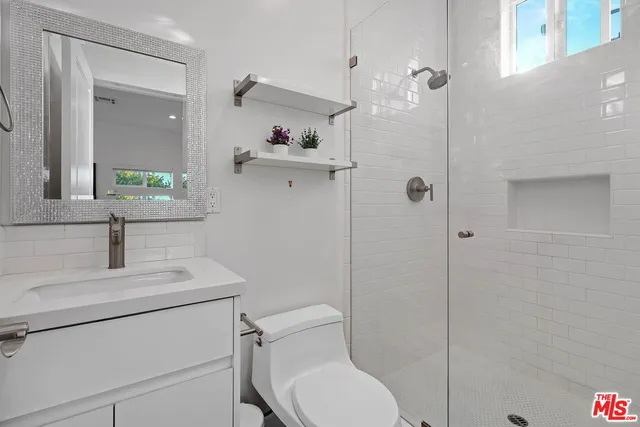 $1,995,000 | 1155 South Rimpau Boulevard, Los Angeles, CA 90019