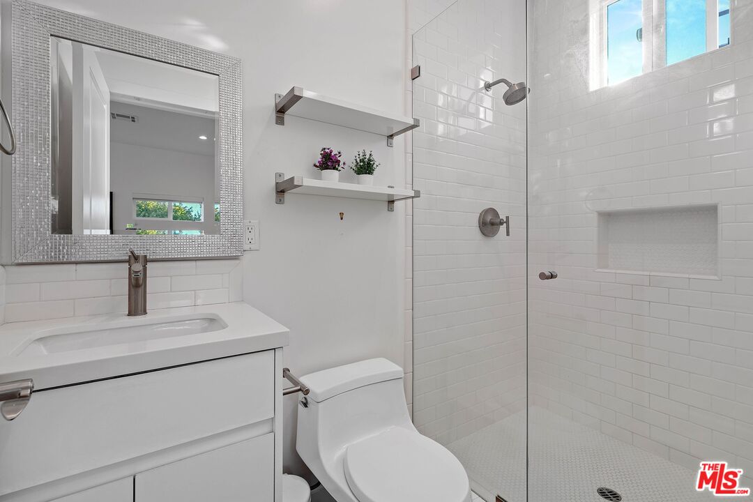 1155 South Rimpau Boulevard Los Angeles, CA 90019 - Photo 37 of 45