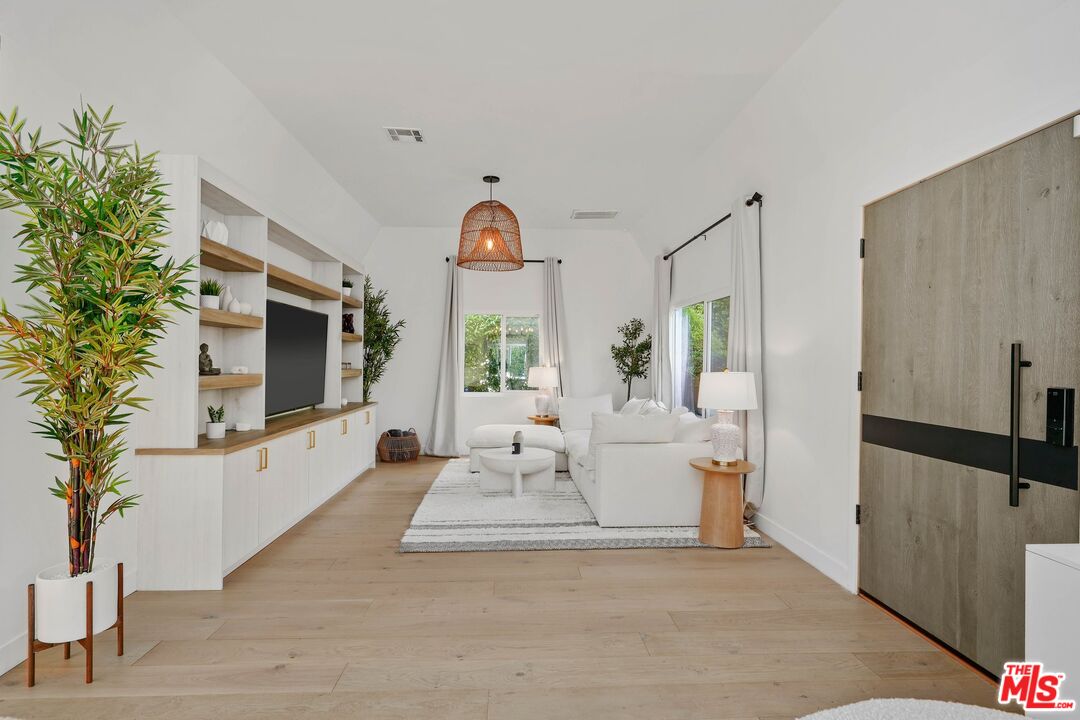 1155 South Rimpau Boulevard Los Angeles, CA 90019 - Photo 7 of 45