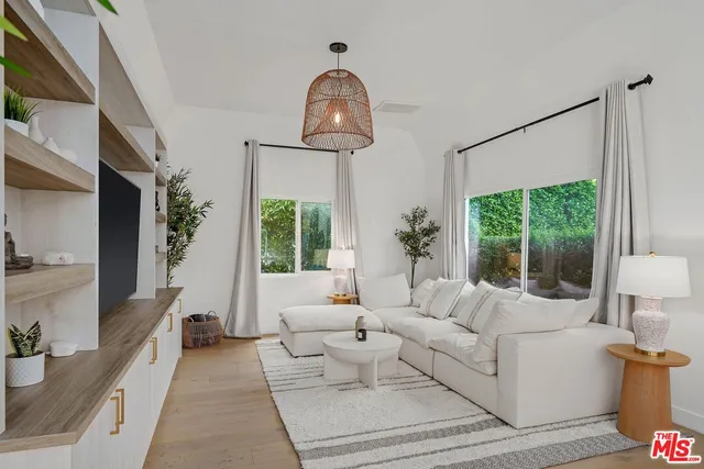 $1,995,000 | 1155 South Rimpau Boulevard, Los Angeles, CA 90019