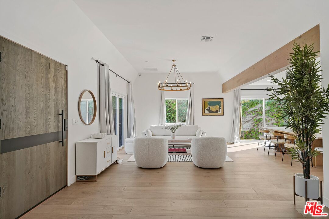 1155 South Rimpau Boulevard Los Angeles, CA 90019 - Photo 9 of 45