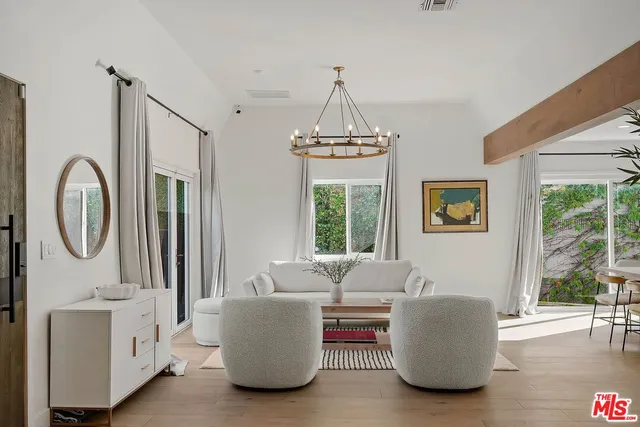 $1,995,000 | 1155 South Rimpau Boulevard, Los Angeles, CA 90019