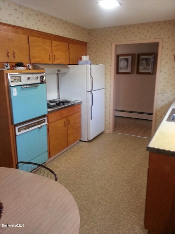 4 Ridge Avenue Pittsfield, MA 01201 - Photo 8 of 12 20140417_115031