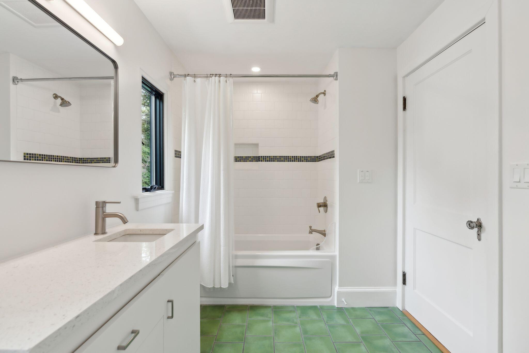 31 Forest Road Cape Elizabeth, ME 04107 - Photo 23 of 34 2nd Floor Full Bath