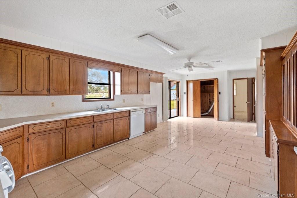 712 Topsy Road Lake Charles, LA 70607 - Photo 4 of 14 Gallery Image 4