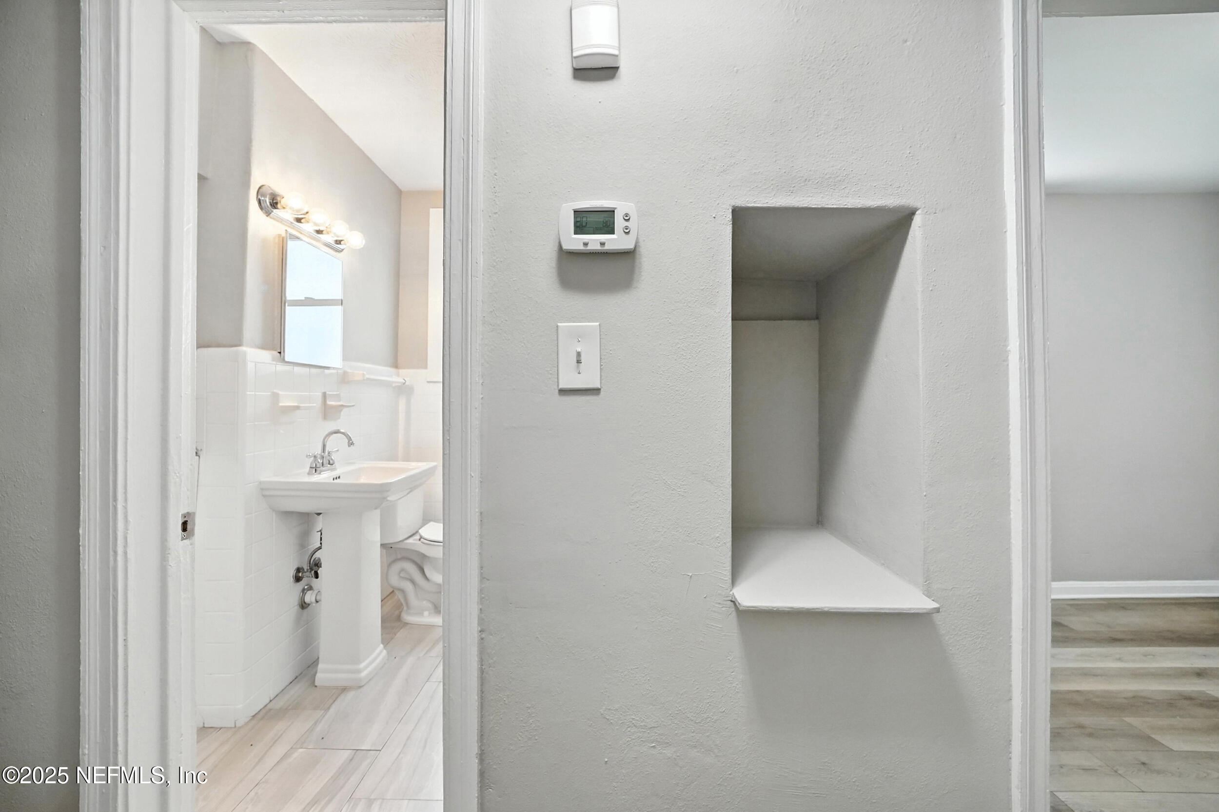 5239 Cruz Road Jacksonville, FL 32207 - Photo 16 of 33 16_Bathroom