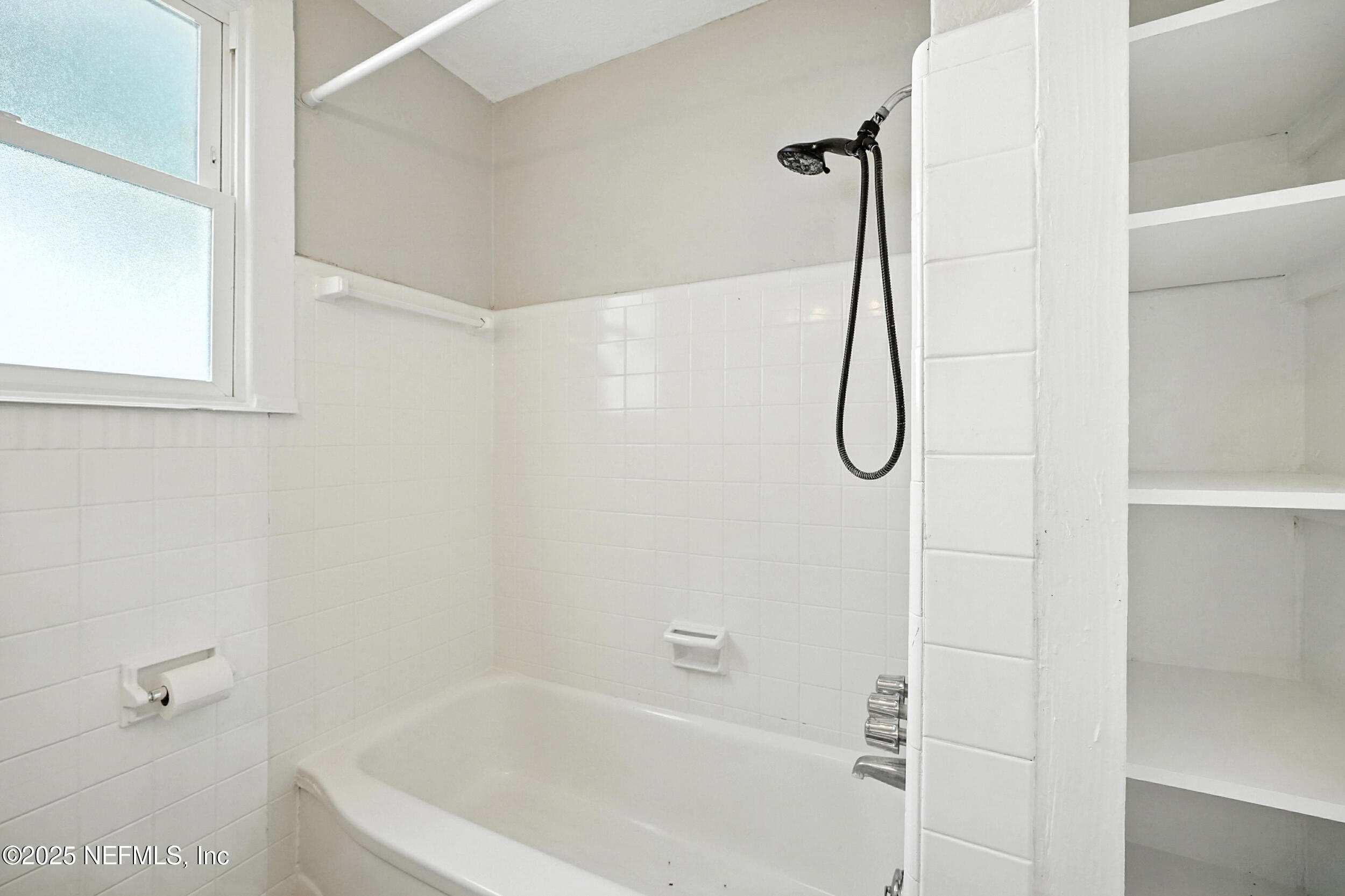 5239 Cruz Road Jacksonville, FL 32207 - Photo 17 of 33 17_Bathroom
