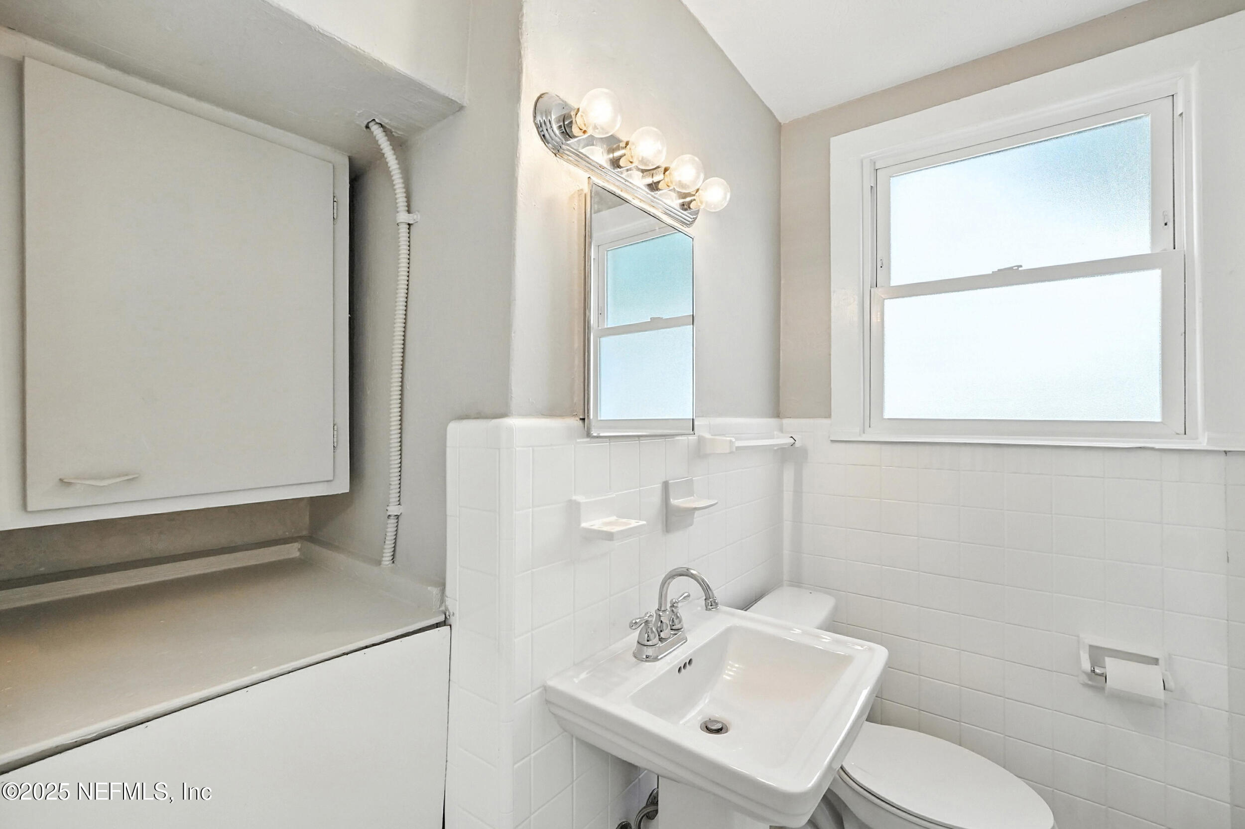 5239 Cruz Road Jacksonville, FL 32207 - Photo 18 of 33 18_Bathroom