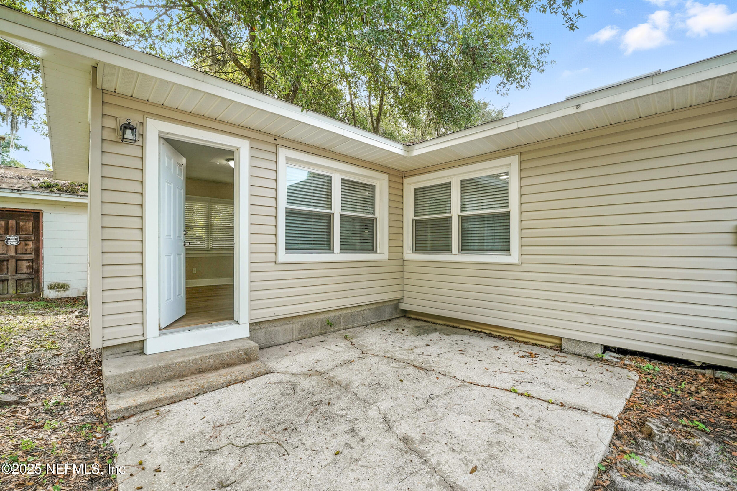 5239 Cruz Road Jacksonville, FL 32207 - Photo 21 of 33 21_Back Door