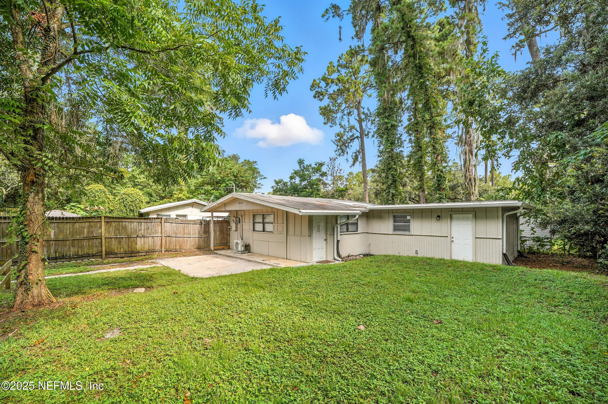 5239 Cruz Road Jacksonville, FL 32207 - Photo 24 of 33 24_Back Property