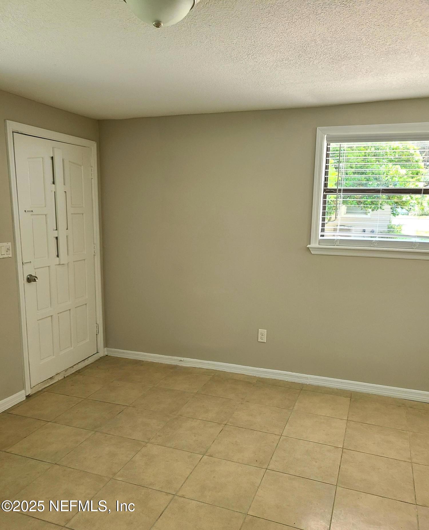5239 Cruz Road Jacksonville, FL 32207 - Photo 25 of 33 27.5_Back Property - Living Space