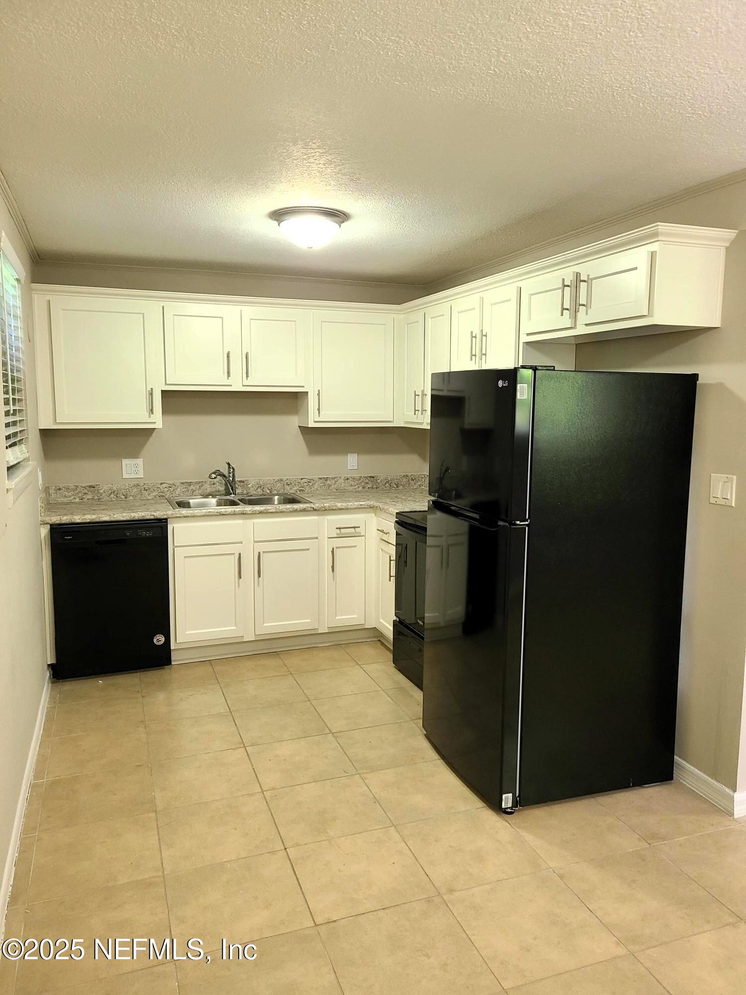 5239 Cruz Road Jacksonville, FL 32207 - Photo 26 of 33 27_Back Property - Kitchen