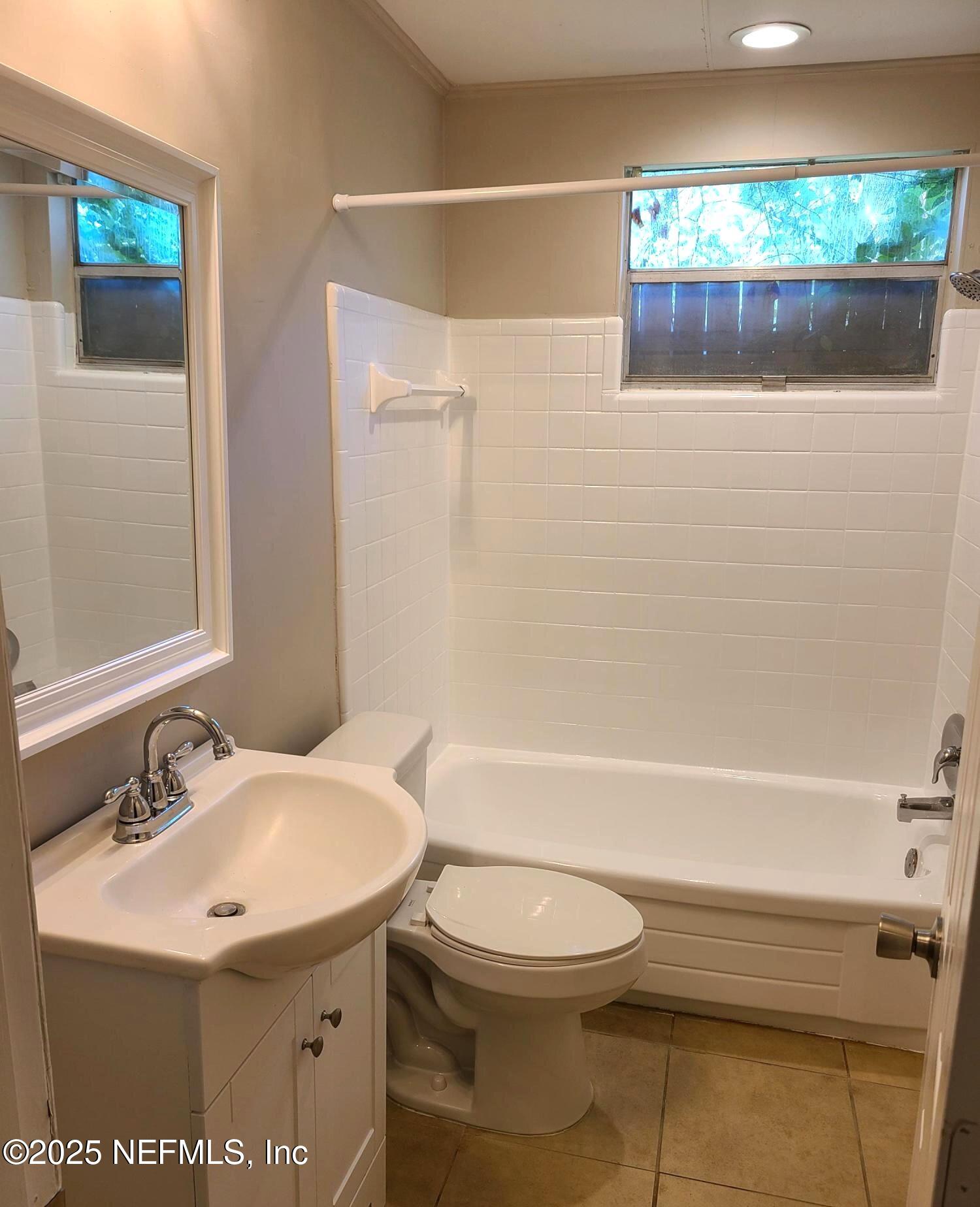 5239 Cruz Road Jacksonville, FL 32207 - Photo 27 of 33 28_Back Property - Bathroom