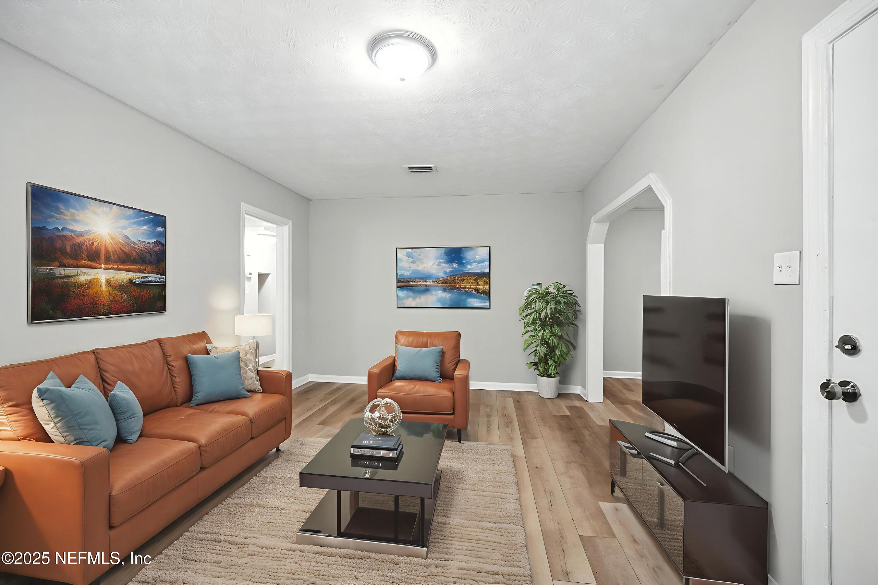 5239 Cruz Road Jacksonville, FL 32207 - Photo 4 of 33 4_Living Space - Virtually Staged