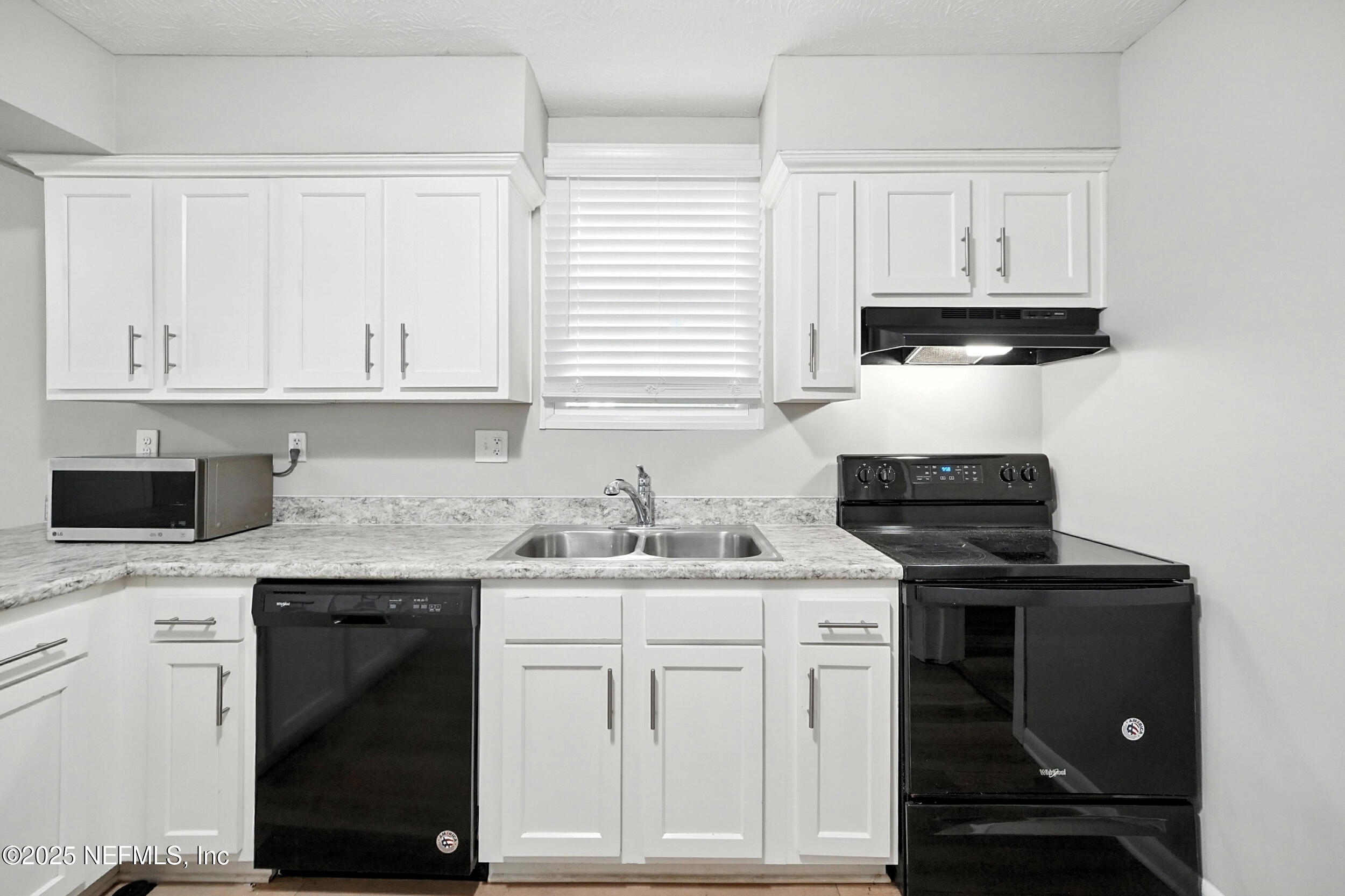 5239 Cruz Road Jacksonville, FL 32207 - Photo 9 of 33 9_Kitchen