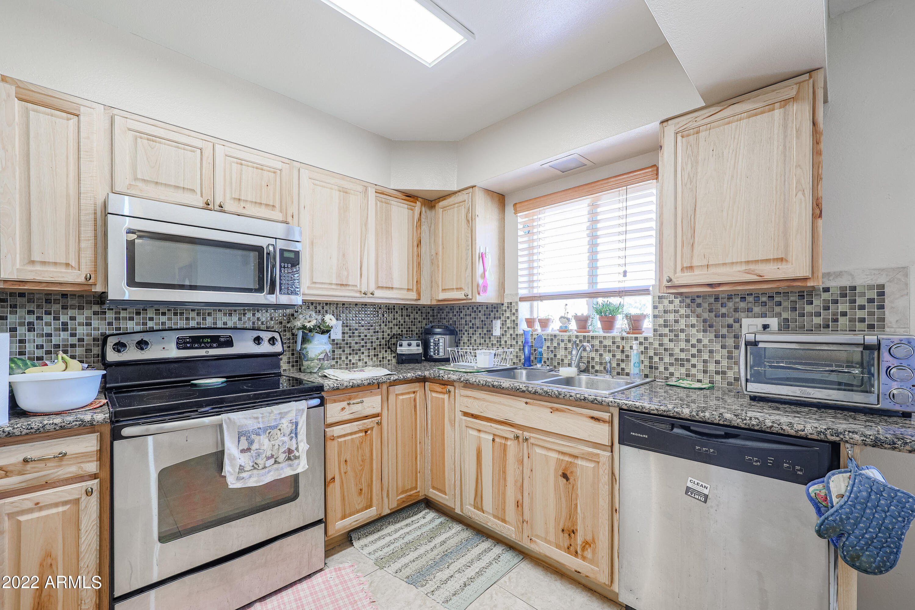 2305 East Cactus Road Phoenix, AZ 85022 - Photo 4 of 34 B (7)