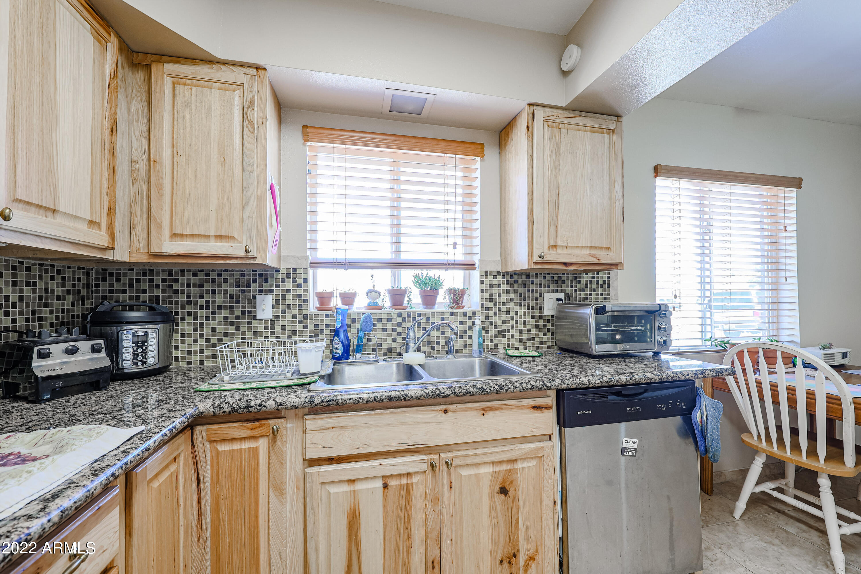 2305 East Cactus Road Phoenix, AZ 85022 - Photo 6 of 34 B (9)