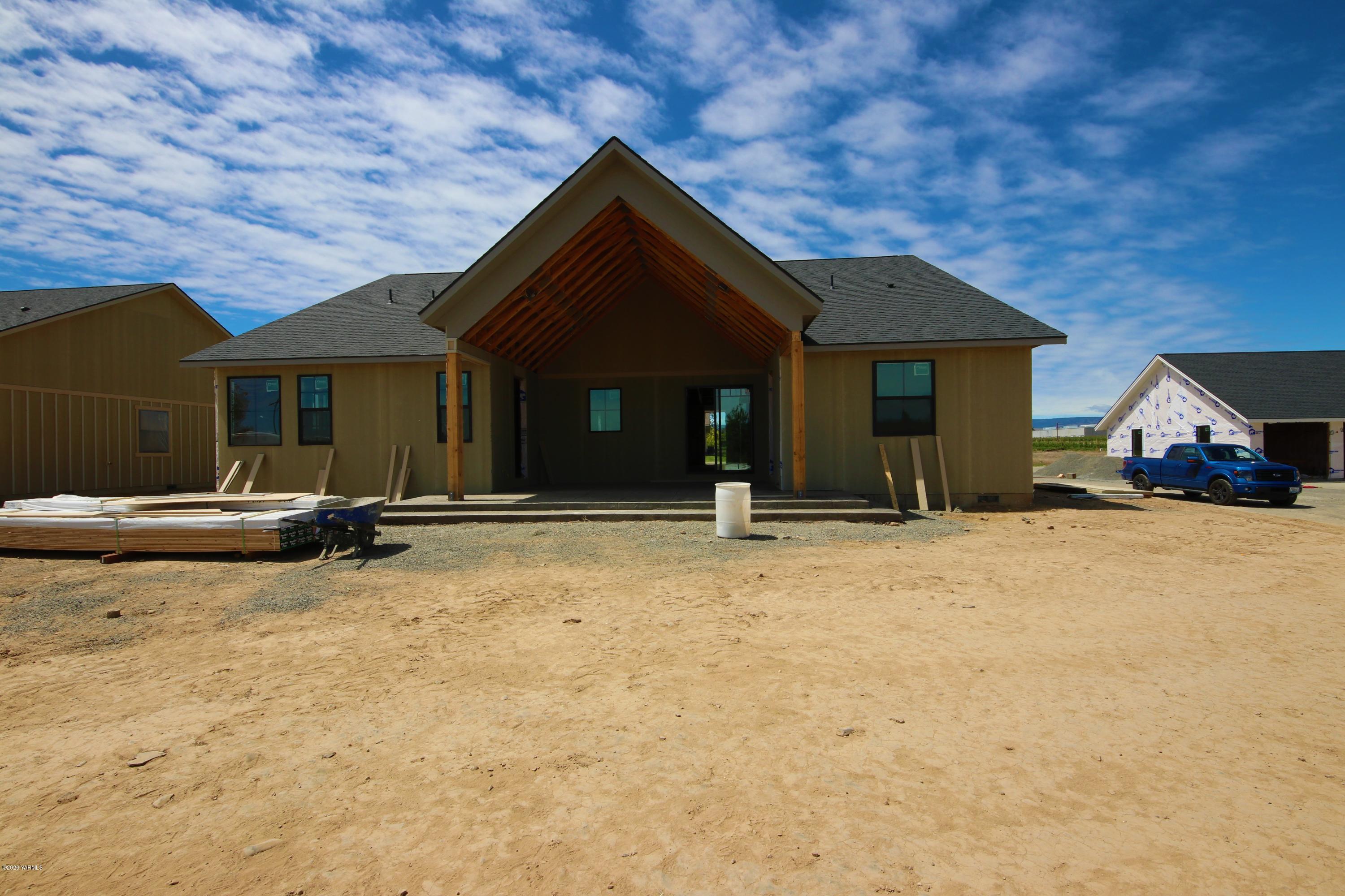 489 Elliott Road Cowiche, WA 98923 - Photo 4 of 10 a front view of a house with a yard