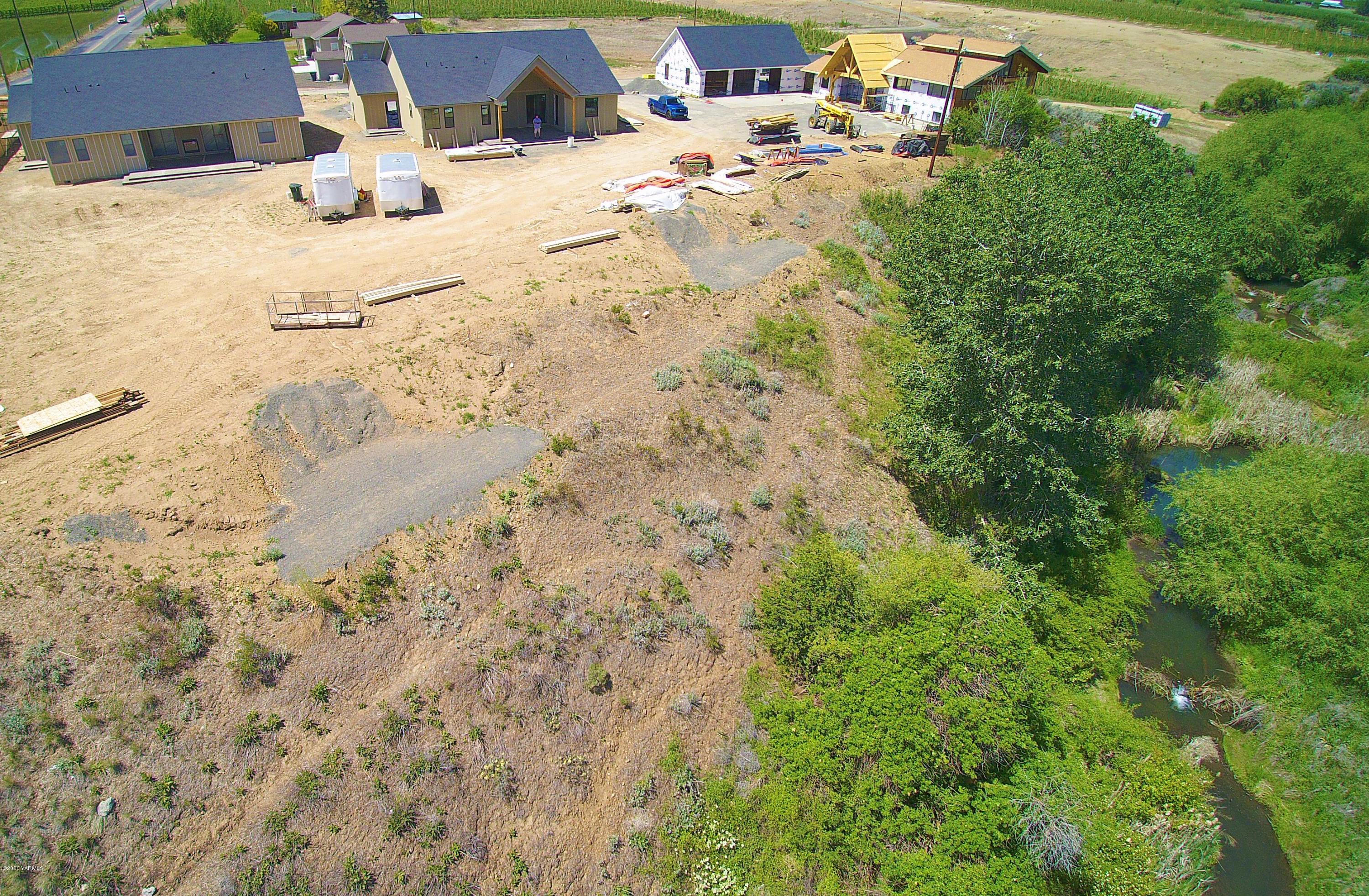 489 Elliott Road Cowiche, WA 98923 - Photo 9 of 10 a view of the backyard of the house
