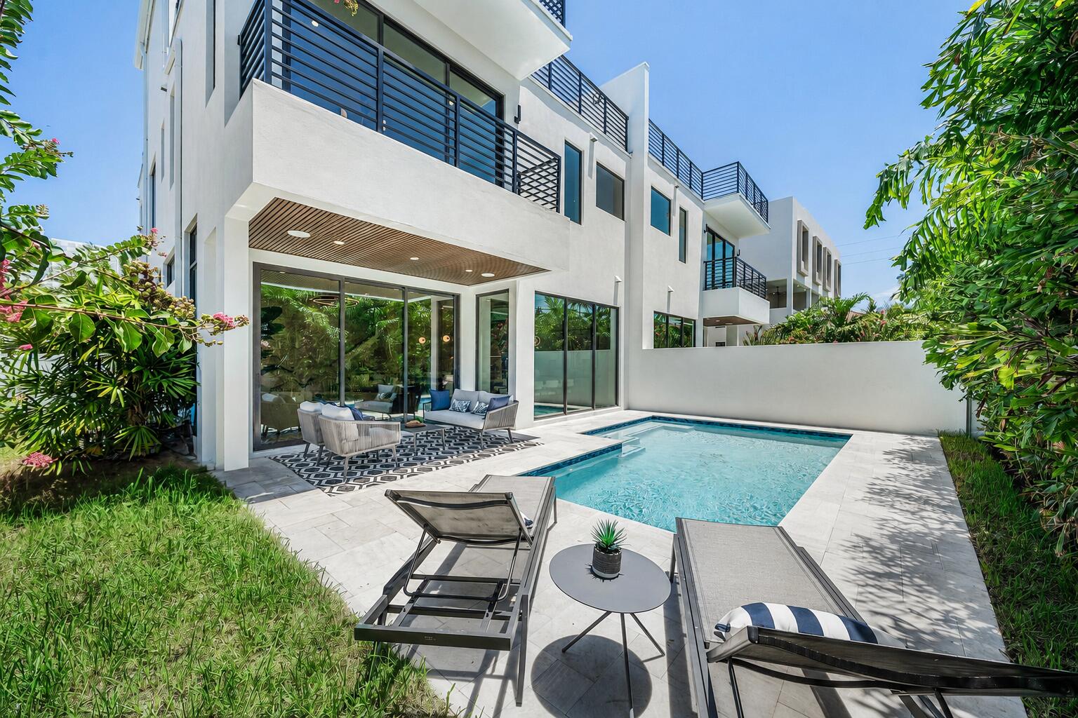 3097-3095 Banyan Road Boca Raton, FL 33432 - Photo 22 of 63 Backyard