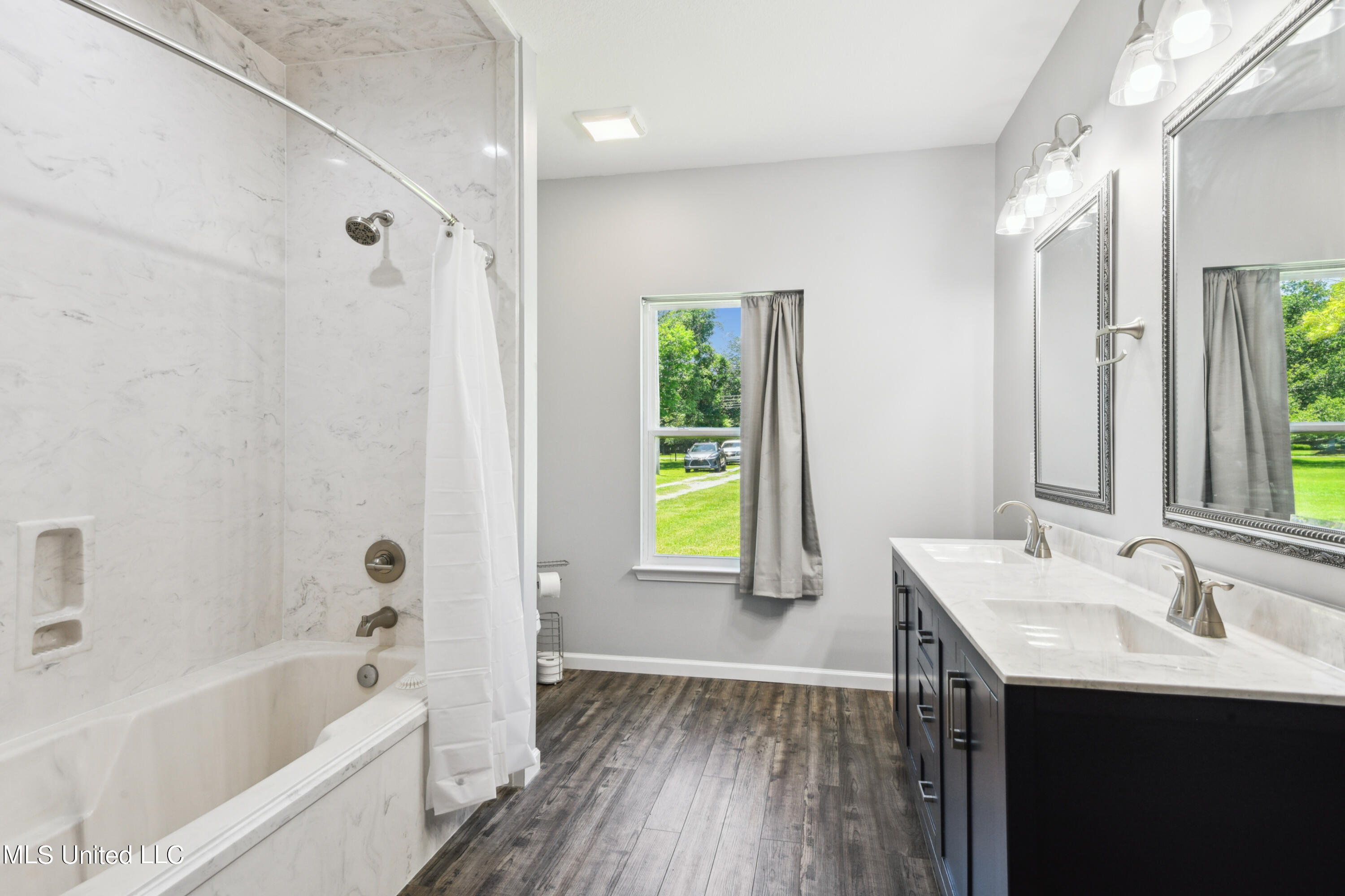 4300 Beatline Road Long Beach, MS 39560 - Photo 10 of 25 Primary Bath