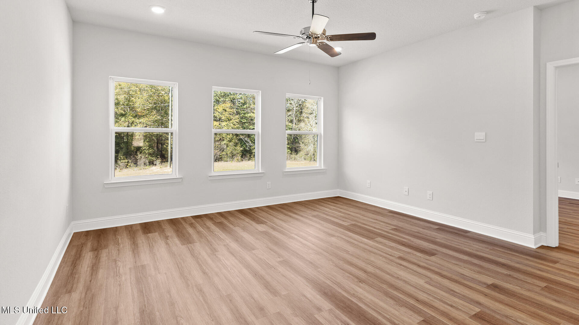 18432 Spring Hill Drive Saucier, MS 39574 - Photo 15 of 29 Living Area