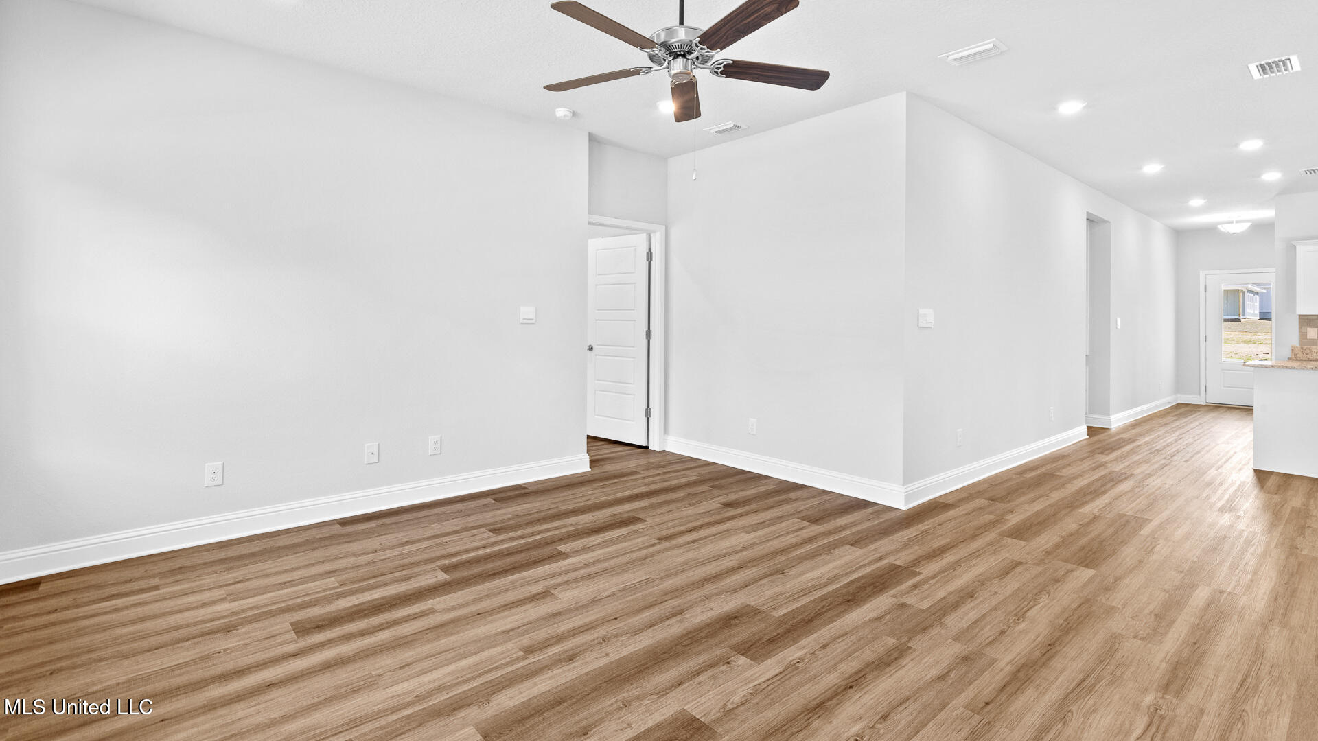 18432 Spring Hill Drive Saucier, MS 39574 - Photo 16 of 29 Living Area