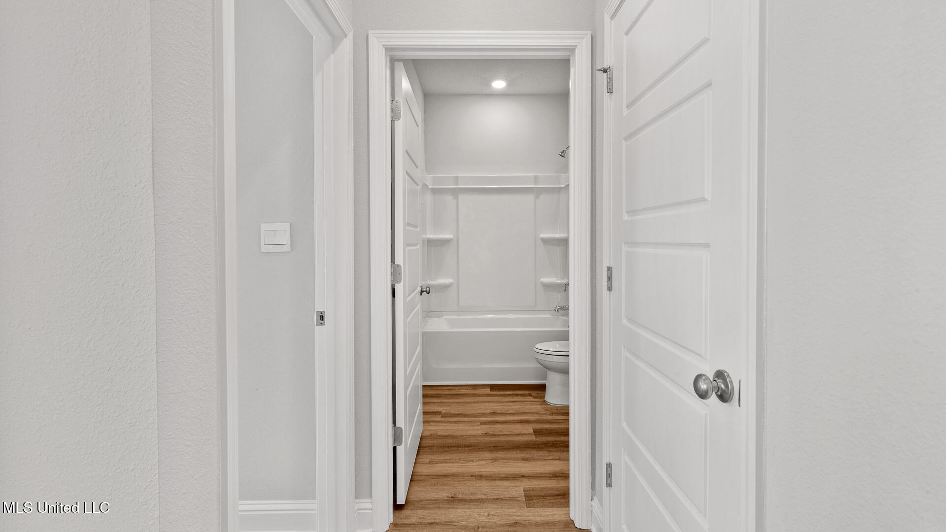 18432 Spring Hill Drive Saucier, MS 39574 - Photo 4 of 29 Hall bath